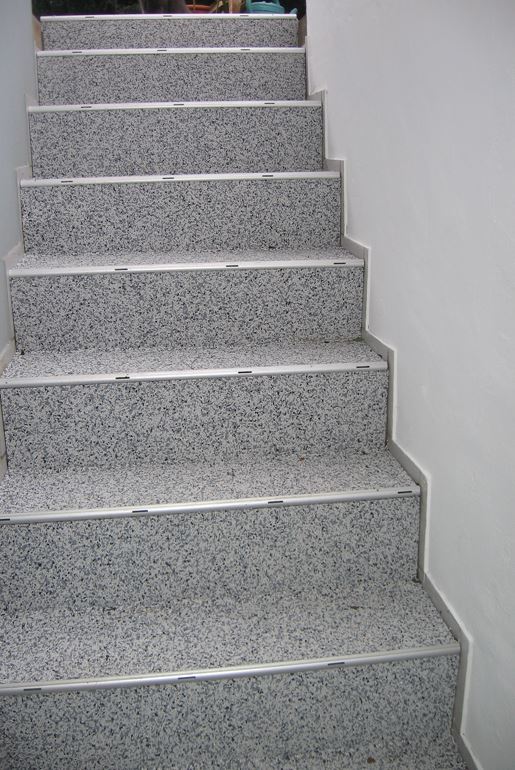 Kellertreppe saniert mit Steinteppich