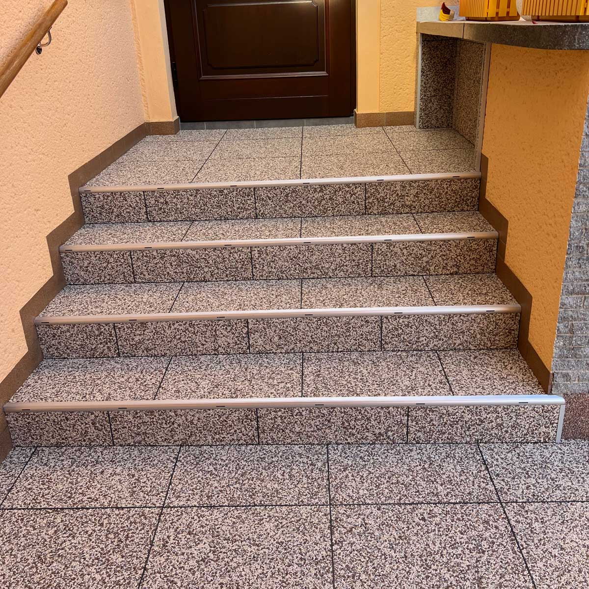 RENOfloor Steinteppich Treppe-Projekt — Kundenreferenz