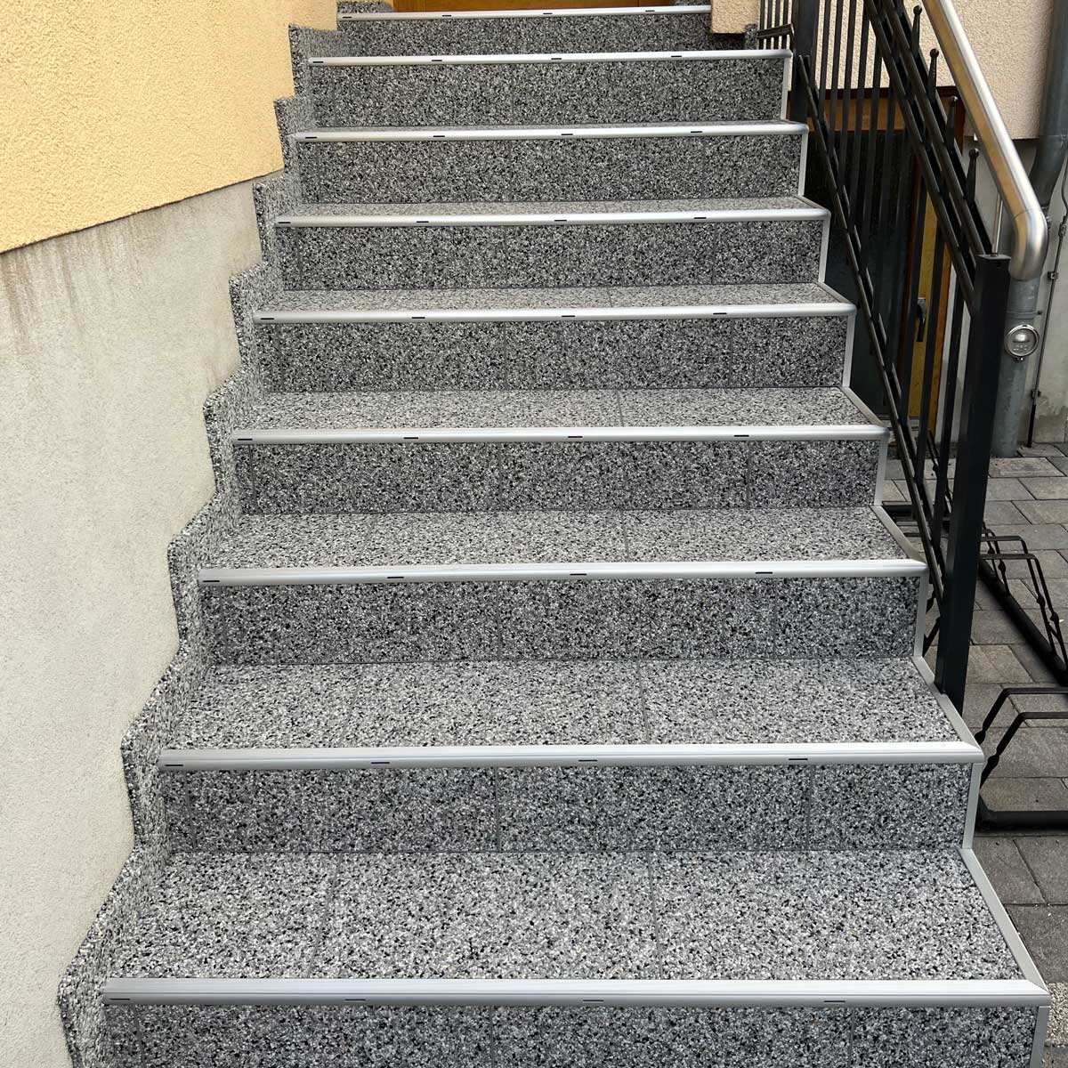 RENOfloor Steinteppich Treppe-Projekt — Kundenreferenz
