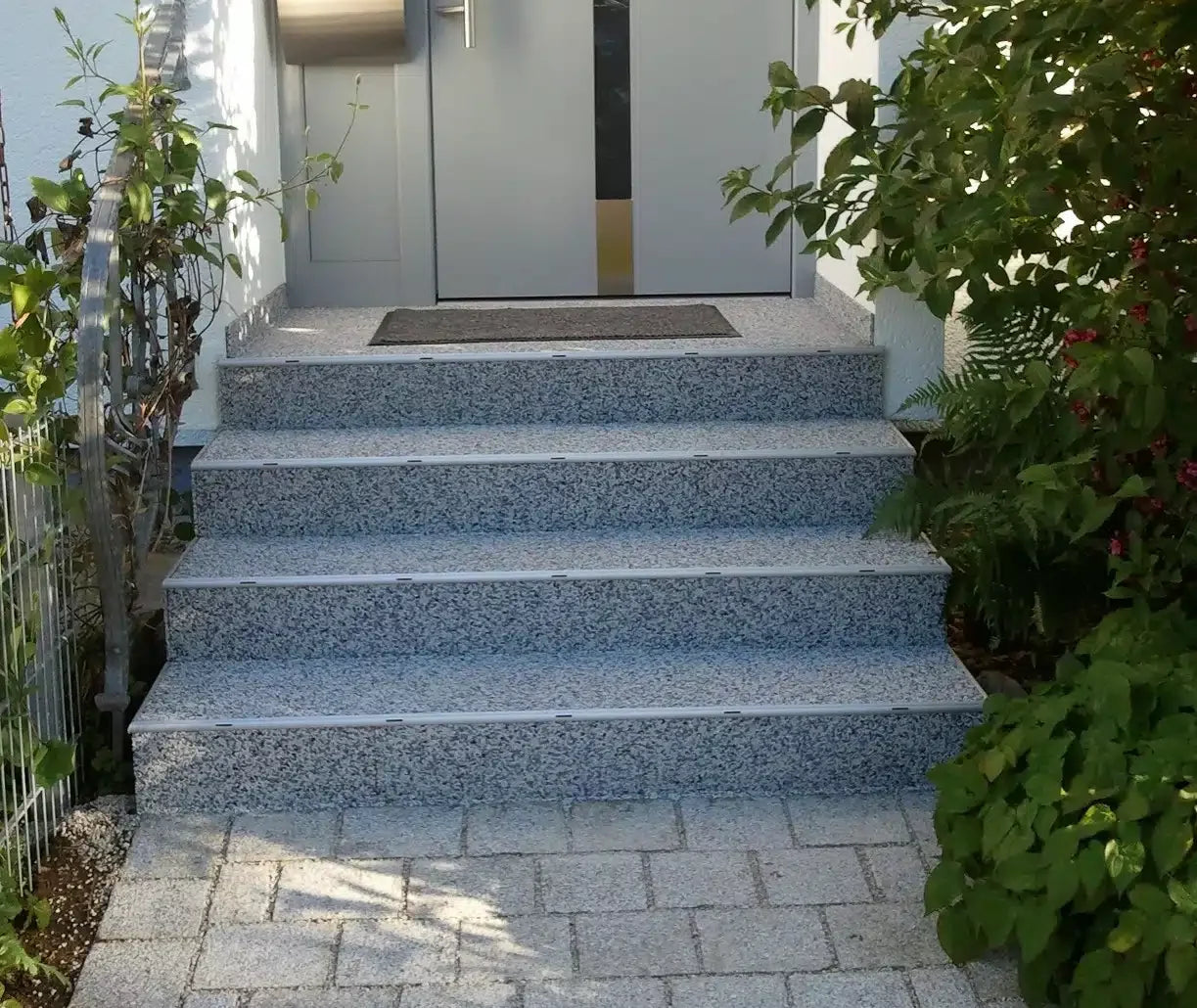 Modul-Steinteppich Außentreppe — RENOfloor Projekt