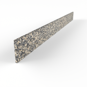 Paralleles Steinteppich Sockelement Marmor Winter Night mit den Maßen 100 cm x 8 cm. Das Sockelelement hat einen grau-beigen Farbton.