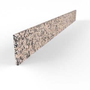 Paralleles Steinteppich Sockelement Marmor Himalaya mit den Maßen 100 cm x 10 cm. Das Sockelelement hat einen beige-grauen Farbton.