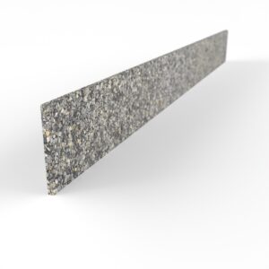 Paralleles Steinteppich Sockelement Marmor Schiefer mit den Maßen 100 cm x 10 cm. Das Sockelelement hat einen dunkelgrauen Farbton.