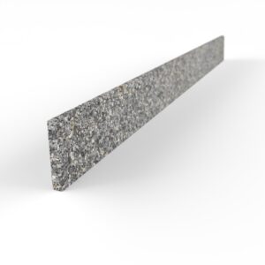 Konisches Steinteppich Sockelement Marmor Schiefer mit den Maßen 100 cm x 8 cm. Das Sockelelement hat einen dunkelgrauen Farbton.