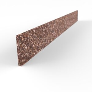 Konisches Steinteppich Sockelement Marmor Espresso mit den Maßen 100 cm x 10 cm. Das Sockelelement hat einen dunkelroten Farbton.