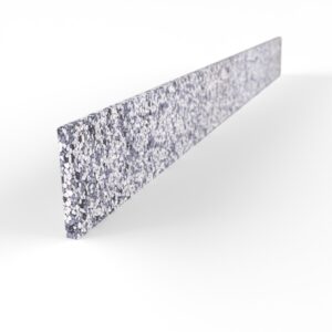Konisches Steinteppich Sockelement Quarz "Silber" mit den Maßen 100 cm x 10 cm. Das Sockelelement hat einen silber-weißen Farbton.