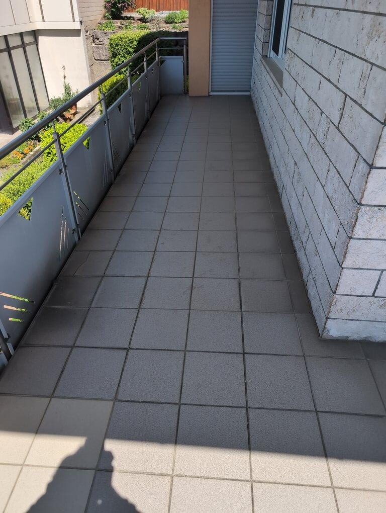 Vorher: Balkon rissig und Wasserschaden